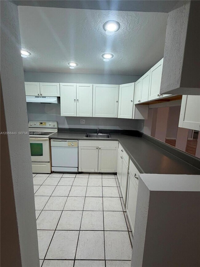 Foto del edificio - 8020 N Colony Cir