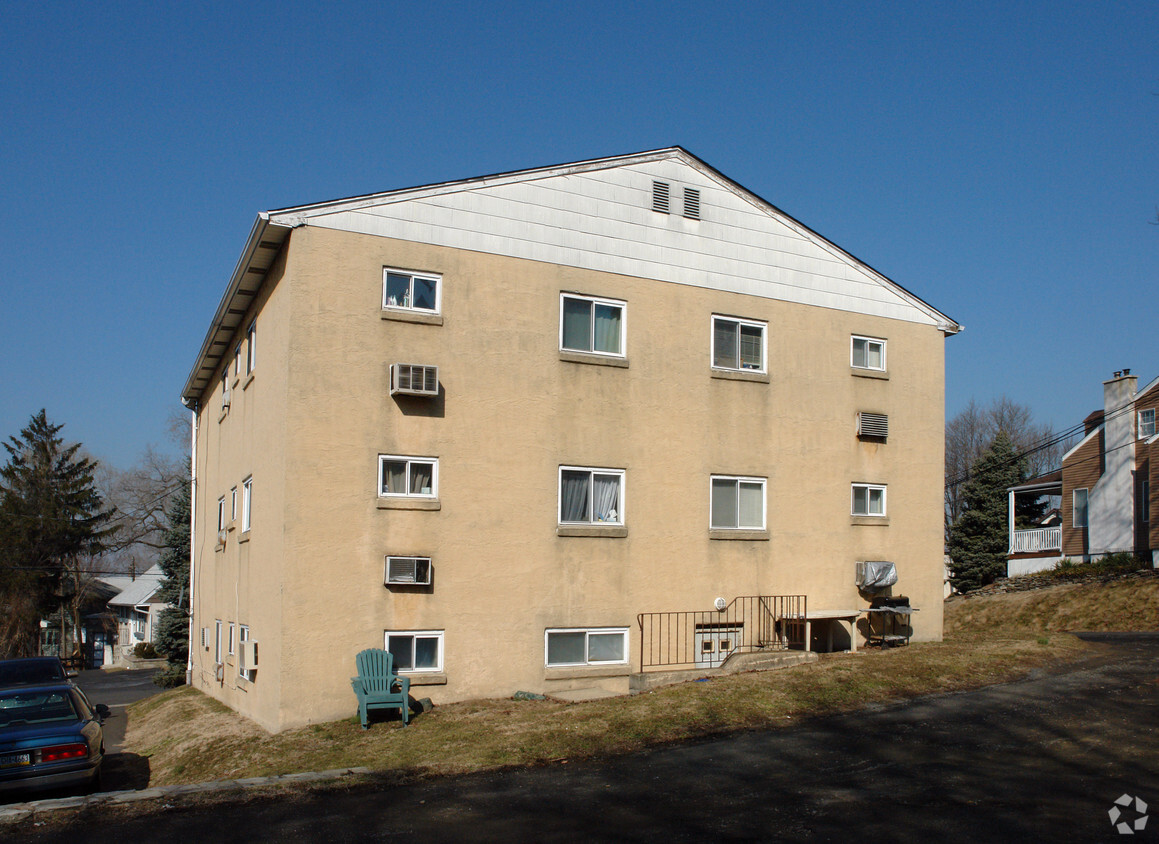 Building Photo - 101 Elm Ave