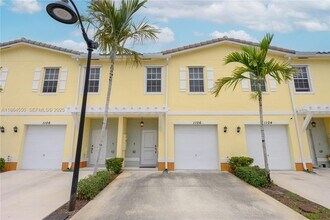 Building Photo - 1106 NW 40th Ter