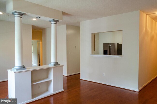 Foto del edificio - 1705 Lake Shore Crest Dr