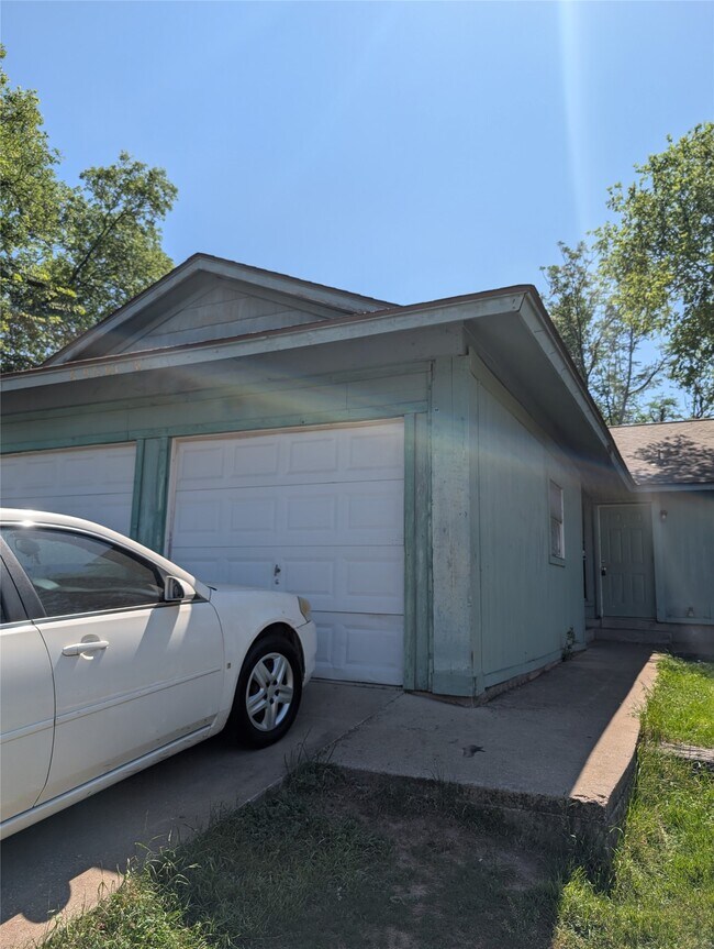 Foto del edificio - 9507 Night Star Dr