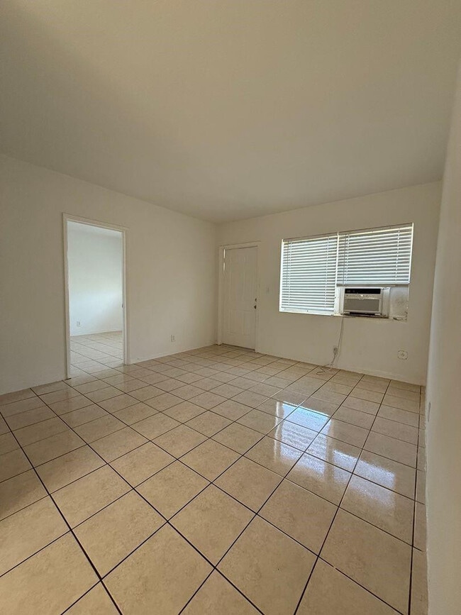 Foto del edificio - 6240 Dewey St