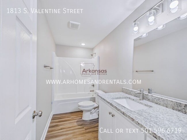 Building Photo - 1813 S Valentine St