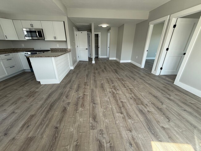 Building Photo - 158 Ashworth Ave