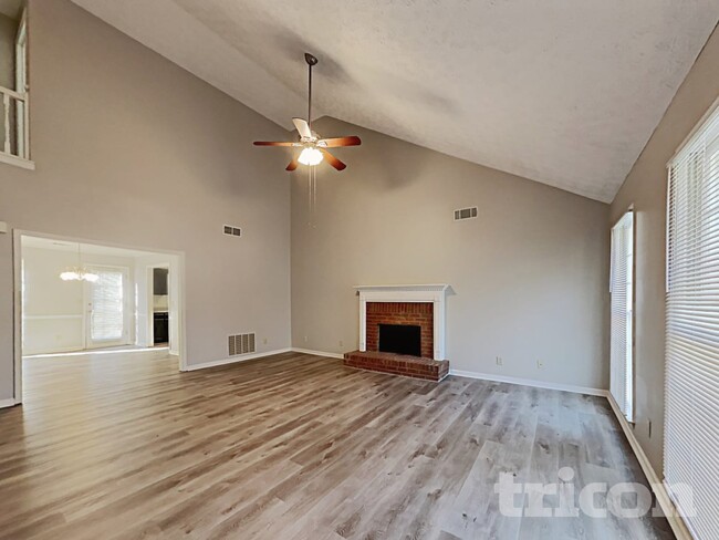 Foto del edificio - 2207 Meadow Valley Cir