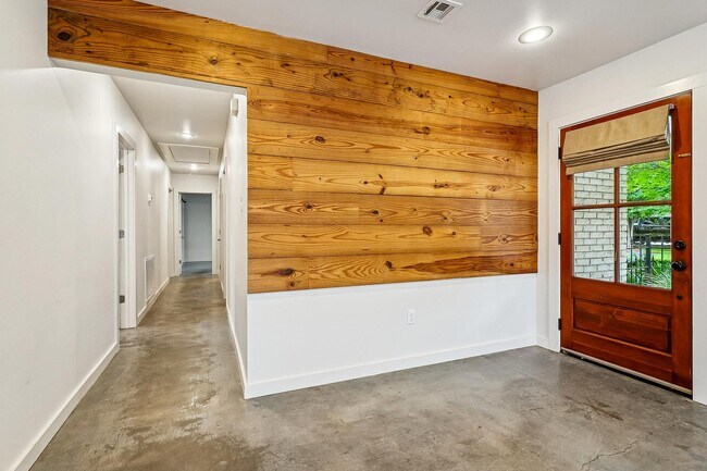 Building Photo - 426 Lafitte St