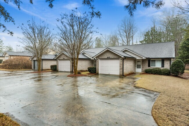 Building Photo - 3973 Hidden Hollow Dr