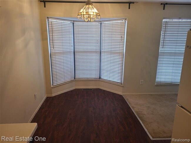 Building Photo - 38872 Country Cir