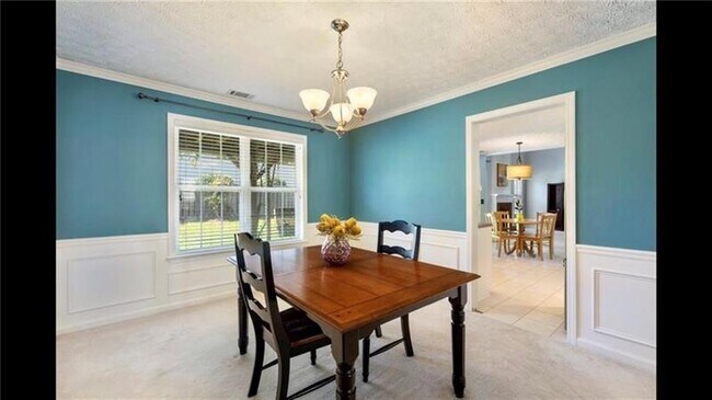Building Photo - 2309 Leacroft Way