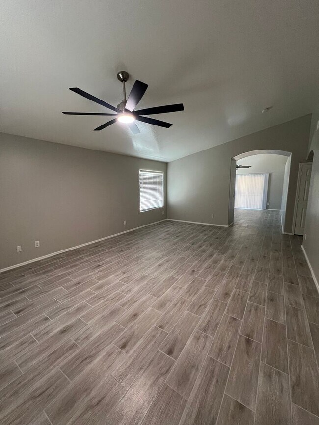 Foto del edificio - South Phoenix 4 Bed 2 Bath