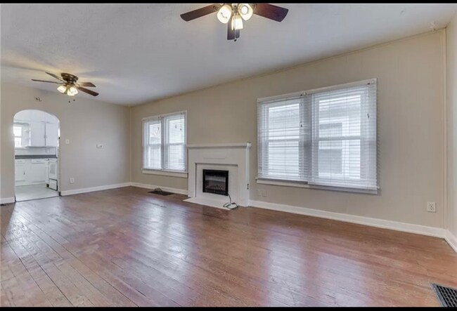Foto del edificio - 1647 N Belleview Pl