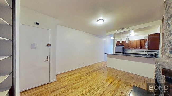 Building Photo - 251 W 26th St