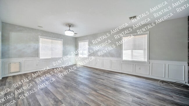 Building Photo - 410 W Corte Calza