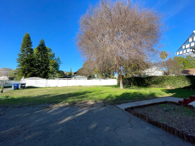 Foto del edificio - BEAUTIFUL CRAFTSMAN HOME IN SPRING VALLEY