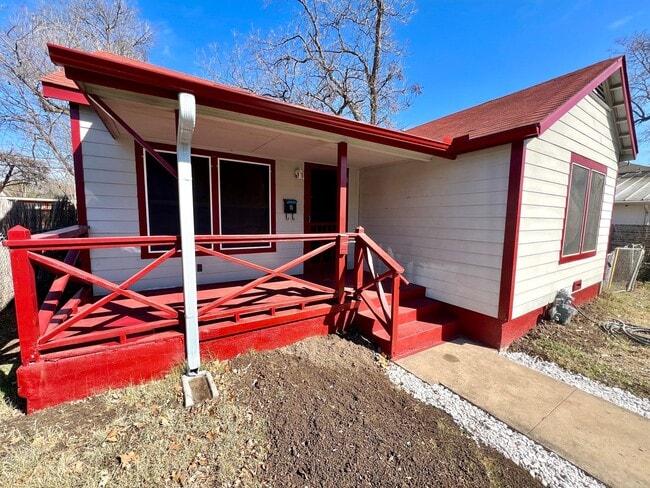 Building Photo - 502 Zennia St