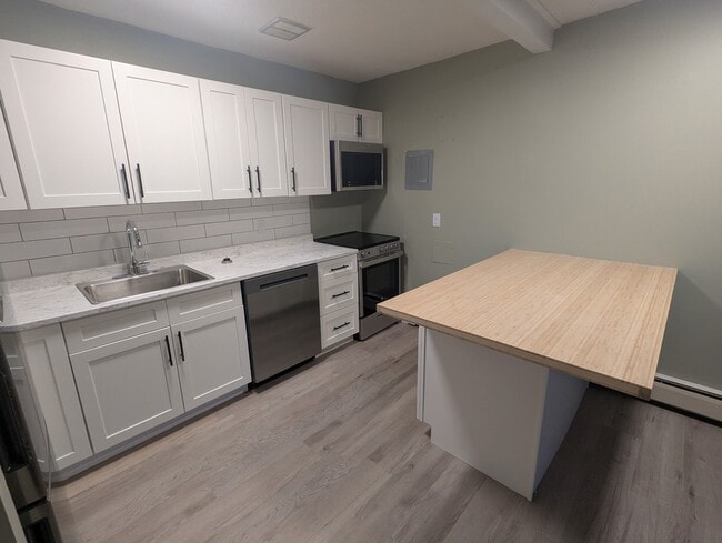 Building Photo - 7 Rufus Ave