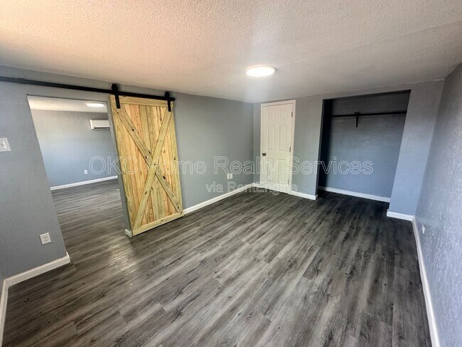 Foto del edificio - 1612 NE 24th St