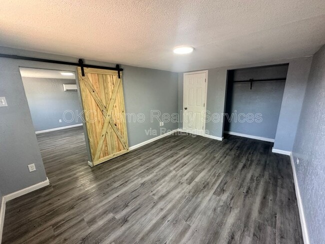 Building Photo - 1612 NE 24th St