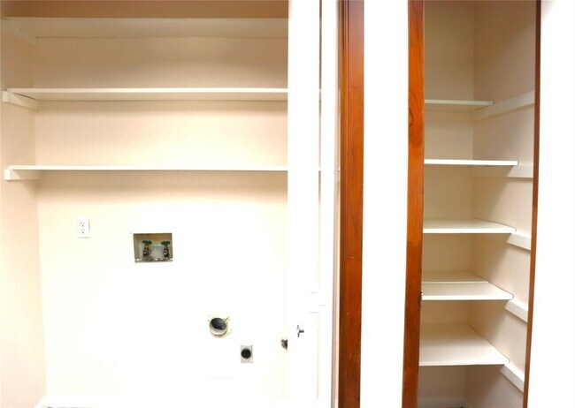 Foto del edificio - 1214 Leander Rd