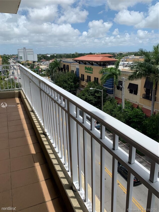 1 br, 1.5 bath - 120 S Douglas Rd - 1 br, 1.5 bath  - 120 S Douglas Rd