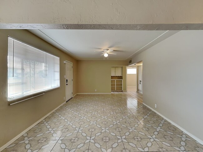 Building Photo - 4534 W Mitchell Dr