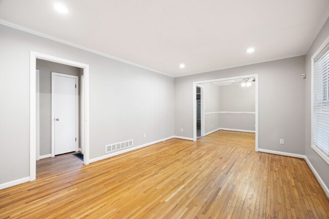 Foto del edificio - 2563 Dering Ct NE