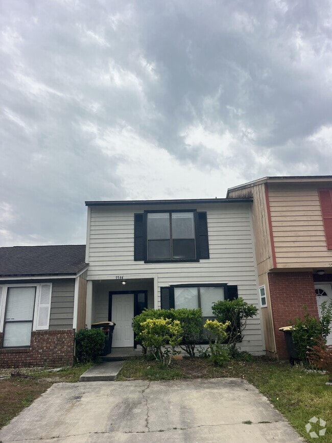 Building Photo - 5544 Cabot Dr N