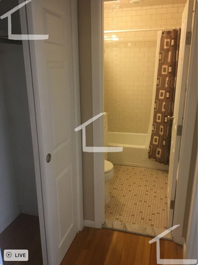 Building Photo - HOT BRIGHTON LISTING!!!!