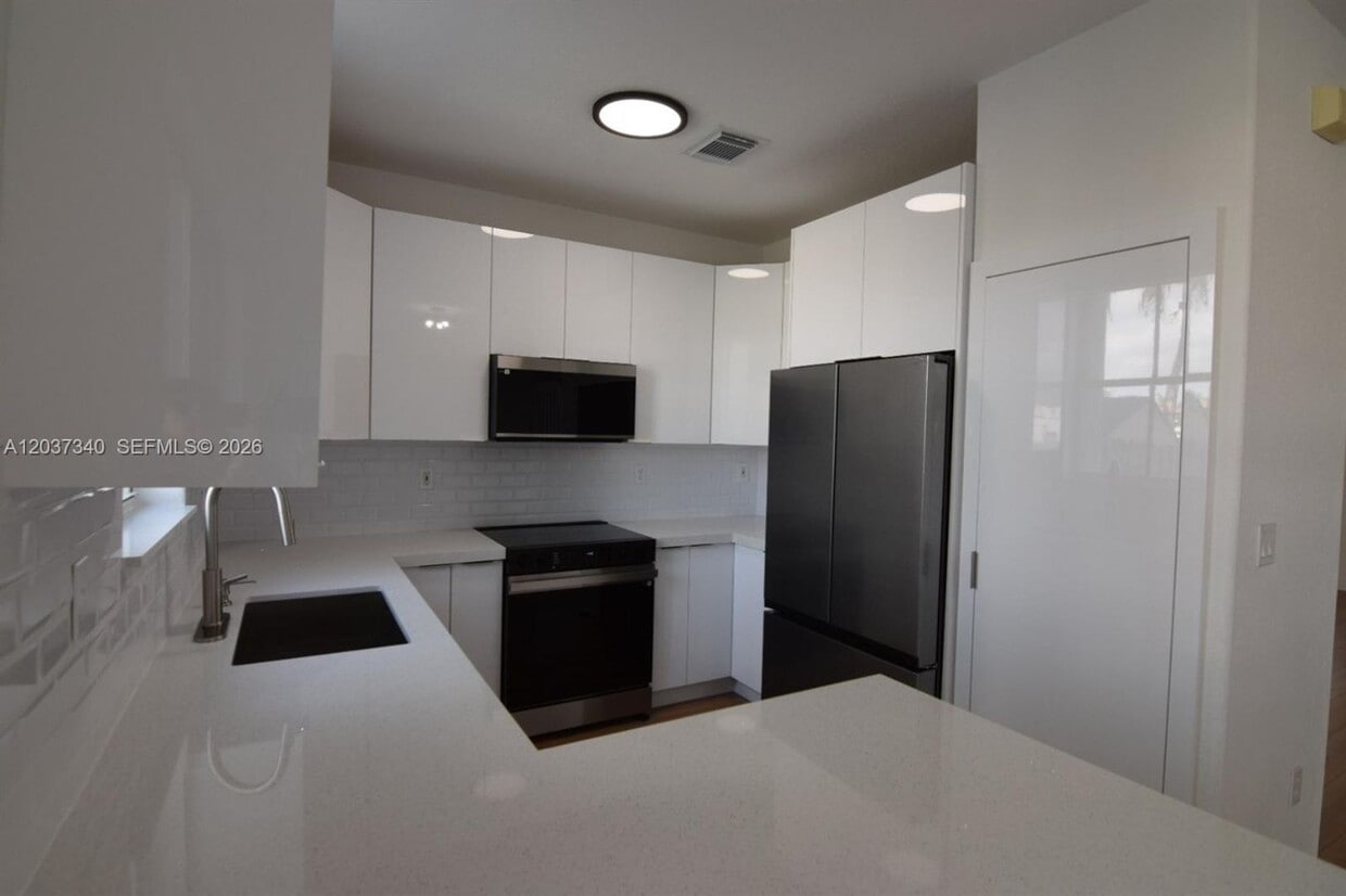 Photo - 7848 NW 114th Path 7848, Doral, FL 33178 - 1384