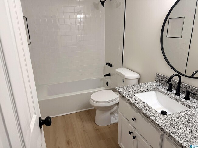 Foto del edificio - 121 Kentwood Way