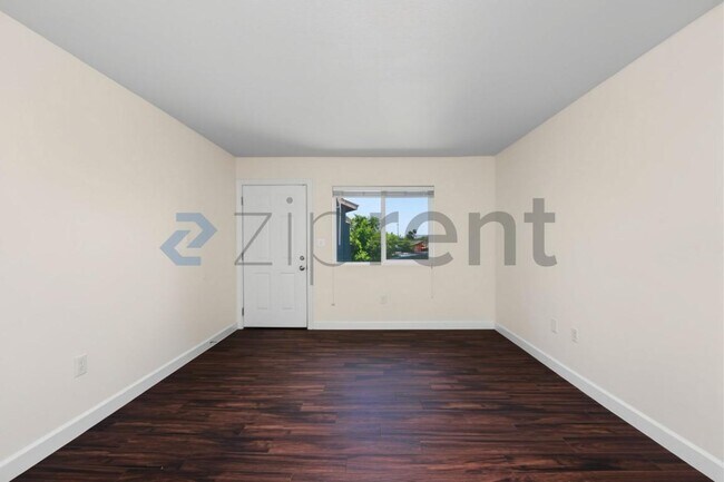 Building Photo - Unit B213