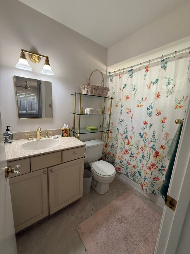 Building Photo - 590 NE Lima Vias