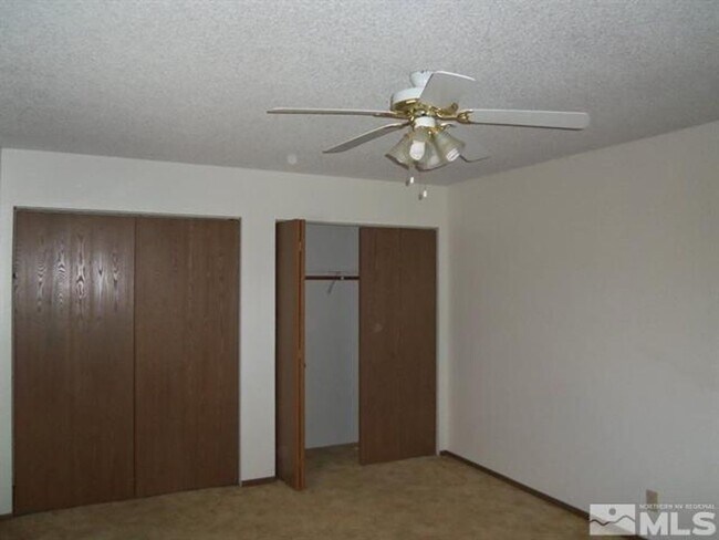 Foto del edificio - S Broadway 3 plex