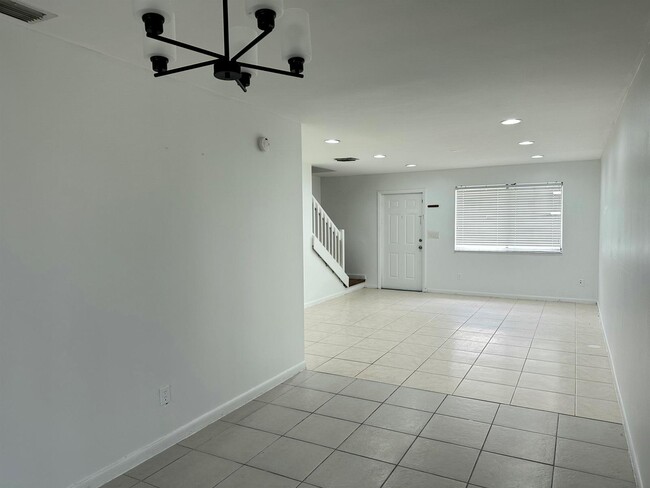 Foto del edificio - 2404 Seaside Dr