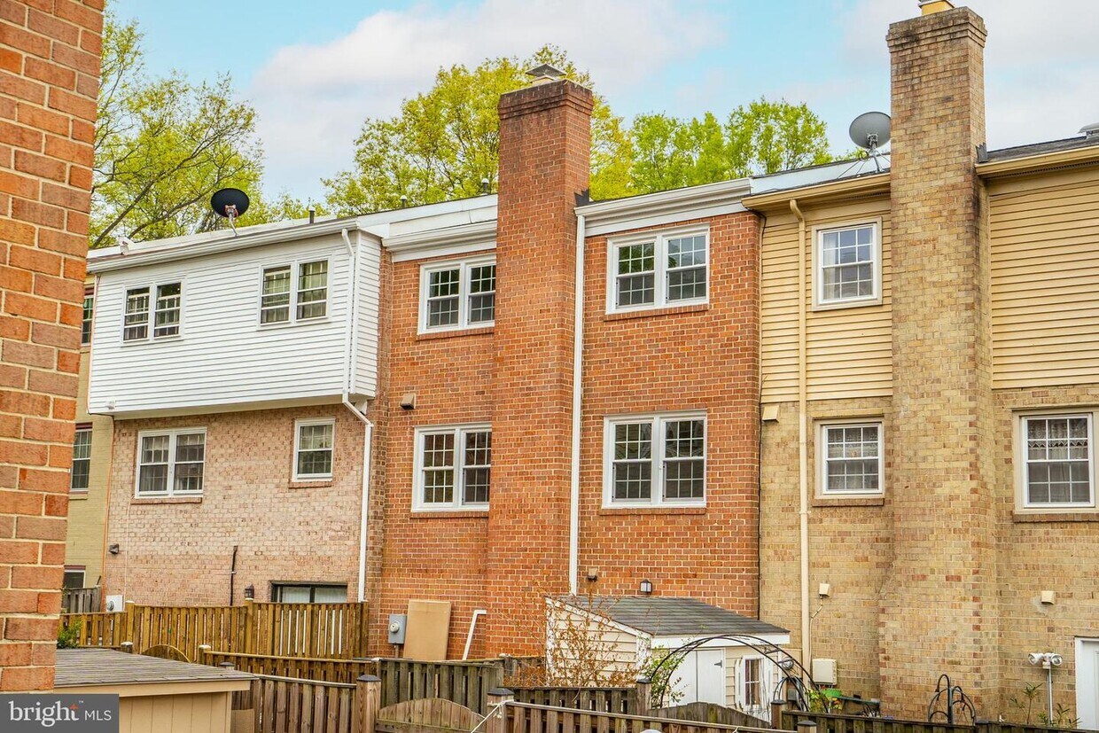 Foto principal - 4503 King Edward Ct