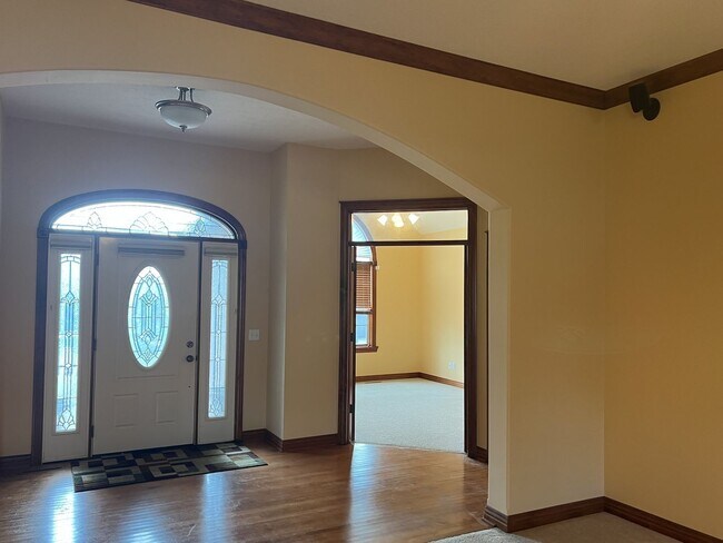 Foto del edificio - MOVE-IN SPECIAL AVAILABLE - Republic