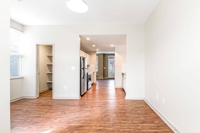 Foto del edificio - New Village Homes & Whitney Young Townhomes