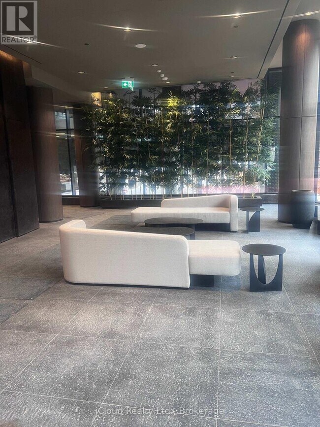 Photo du bâtiment - 110 Broadway Ave