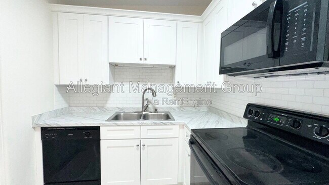 Building Photo - 4110 Alverado St