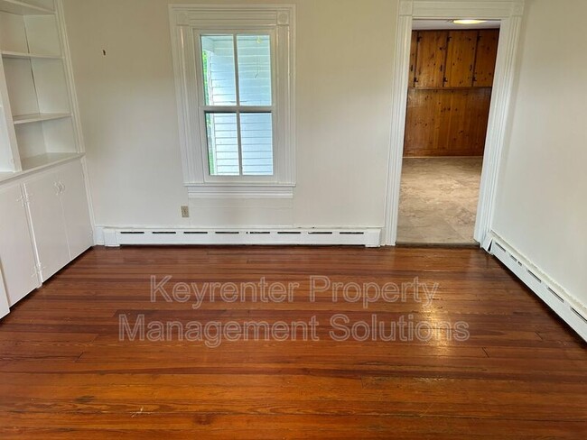 Building Photo - 209 Tanner Ln