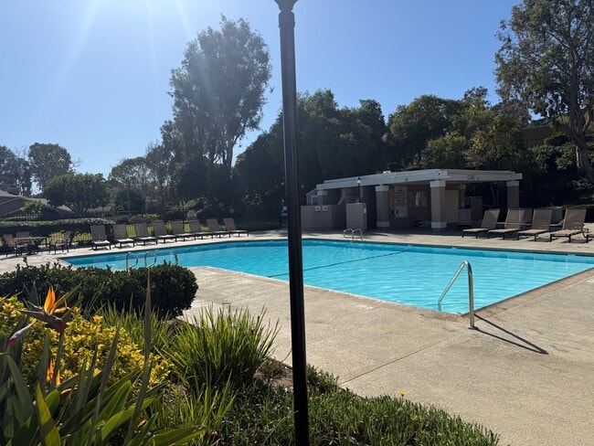 Foto del edificio - Beautiful 3 bedrooms corner unit condo located in Poway.