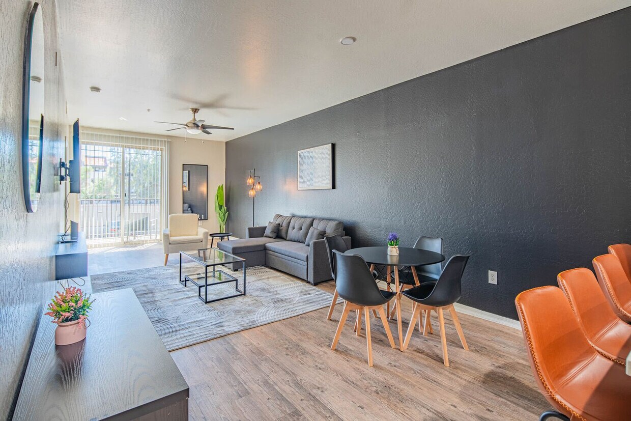 Foto principal - 1275 E University Dr