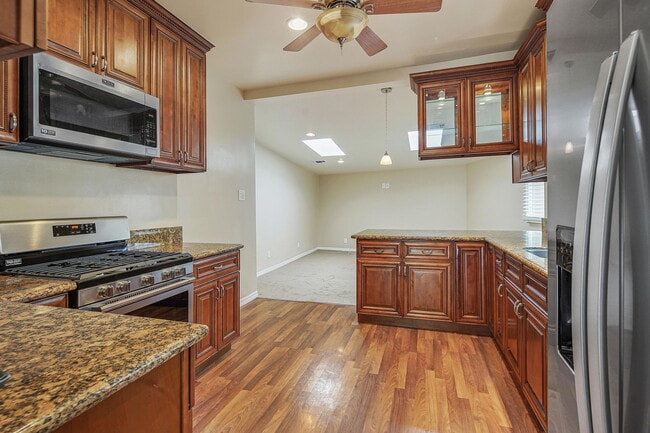 Building Photo - 1552 Crater Ln