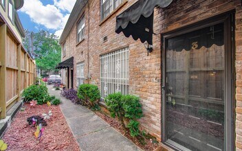 Building Photo - 1713 Huldy St