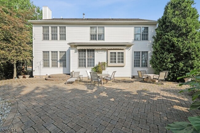 Foto del edificio - 2 Bedford Dr