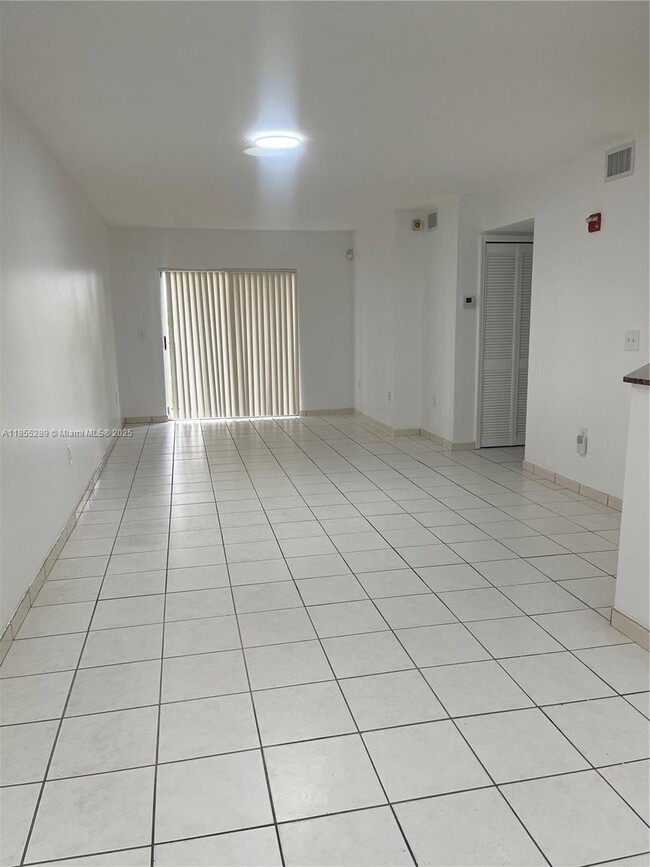 Foto del edificio - 4681 NW 9th St
