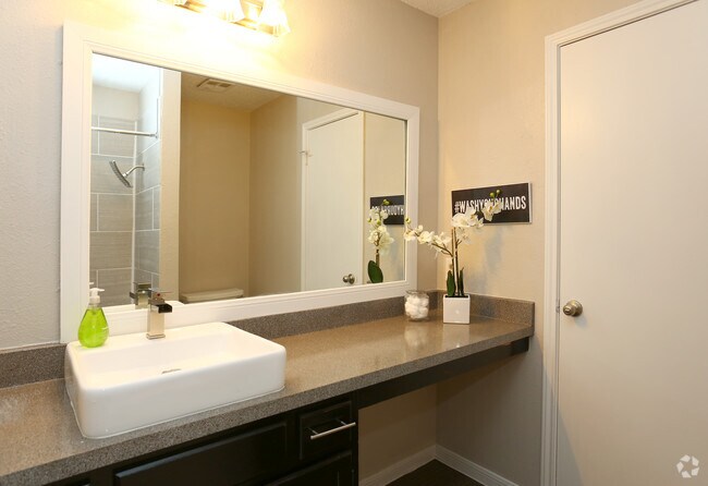 2BR-1BA cuarto de baño - Balcones Club