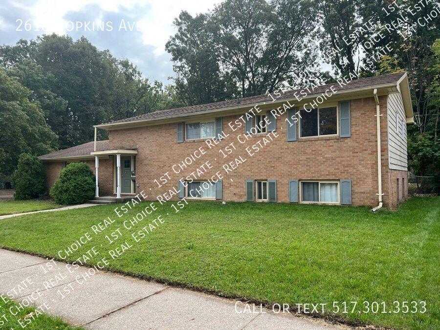 Primary Photo - Spacious 2-BDR Duplex with Garage/Laundry/...