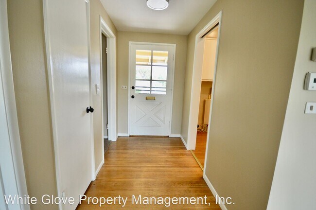 Foto del edificio - 3 br, 2 bath House - 615 North Sycamore