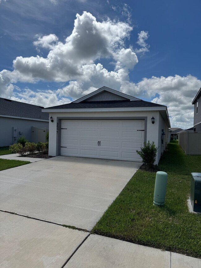 Building Photo - Charming Winter Haven Rental!